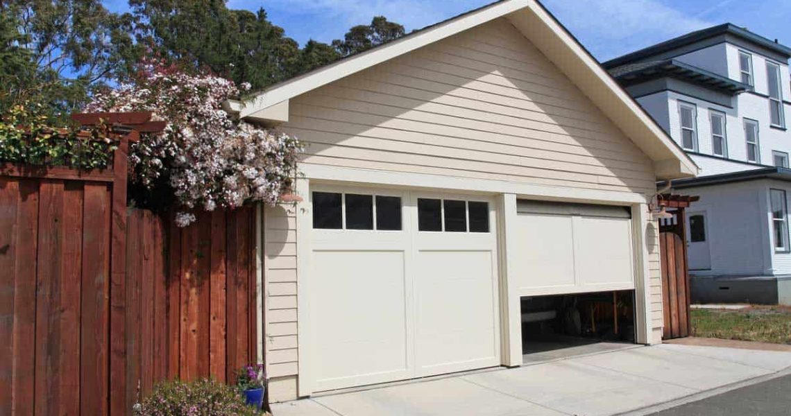 broken-garage-door-emergency-garage-door-service